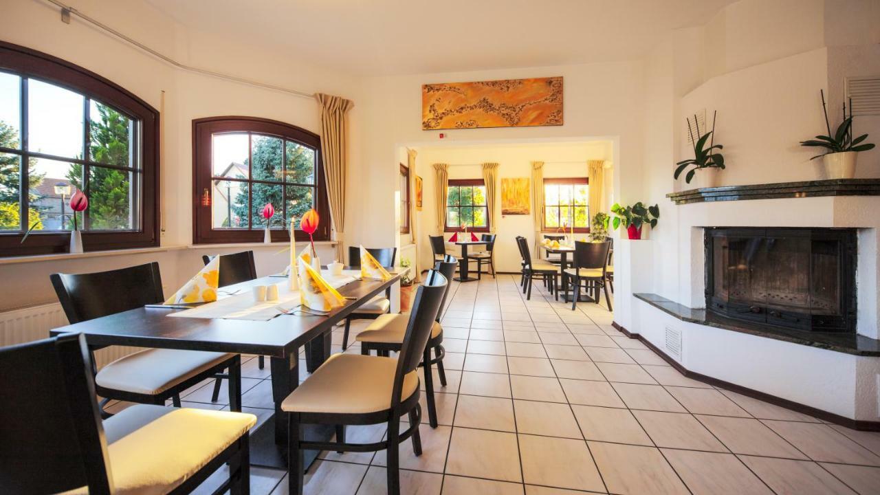 Lokal Genial Pension & Restaurant Beelitz Exterior foto